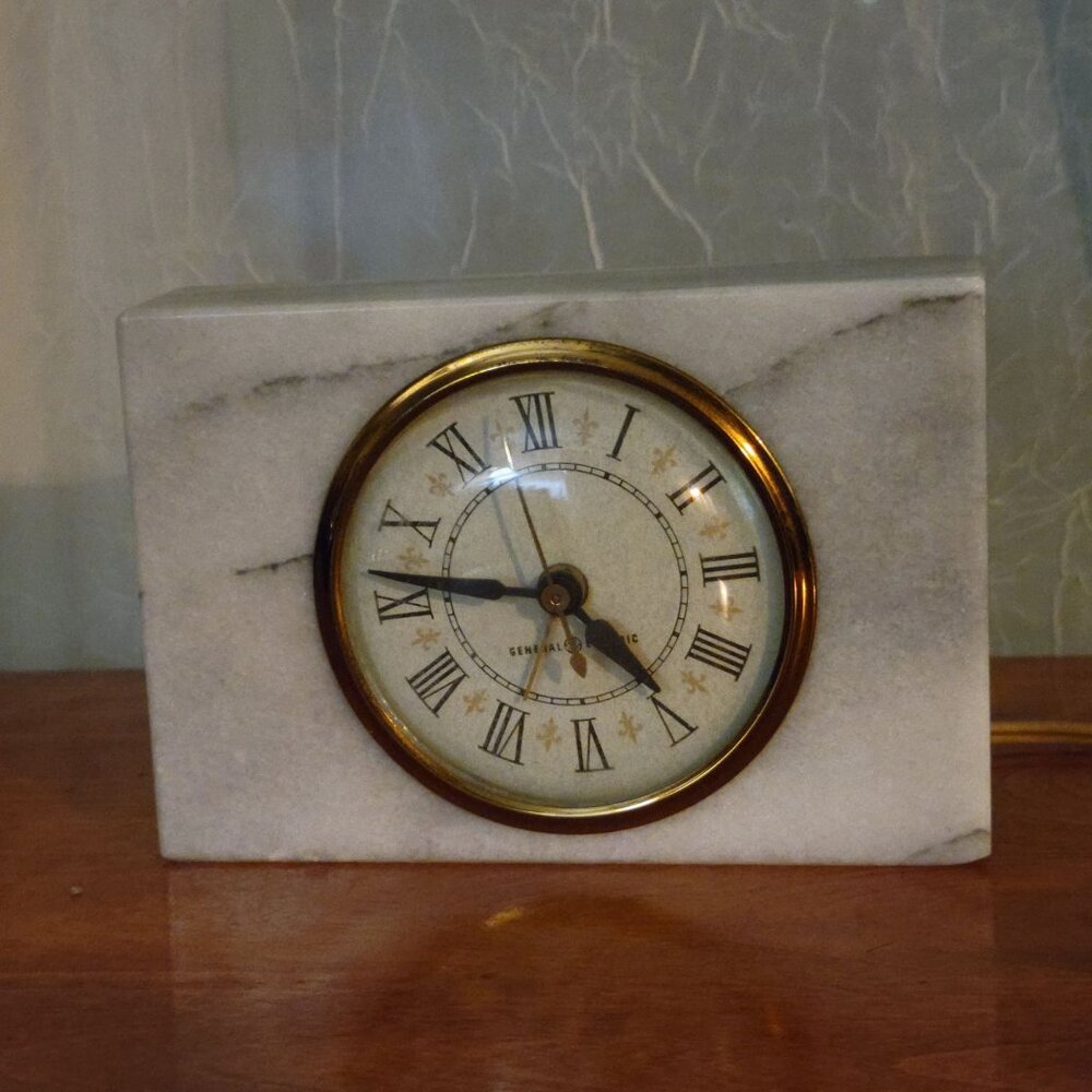 Vintage General Electric Marble Mantel Clock With Roman Numerals & Brass Trim